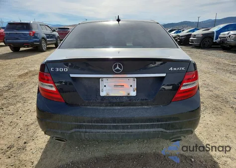 2013 Mercedes-Benz C 300 4Matic z USA, uszkodzony, nr VIN WDDGF8AB7DR285332